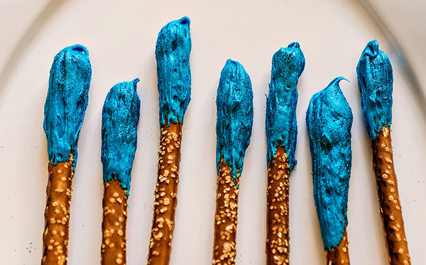 Fairy Godmother Pretzel Wands with Edible Fairy Dust by In The Know Mom